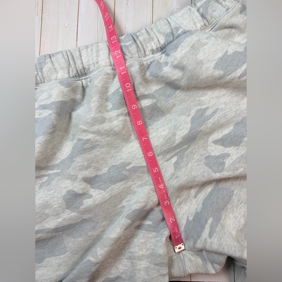 American Eagle Every Day Luxe Barrel Sweatpants in Gray Camo Size Large - Picture 10 of 12